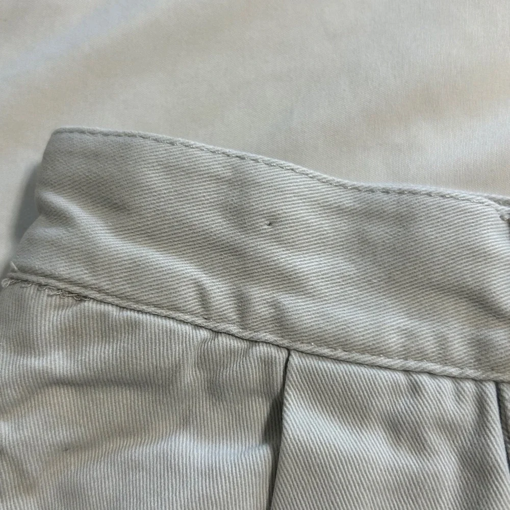 Izod pleated chino
